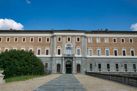 Structurae [en]: Royal Palace of Turin