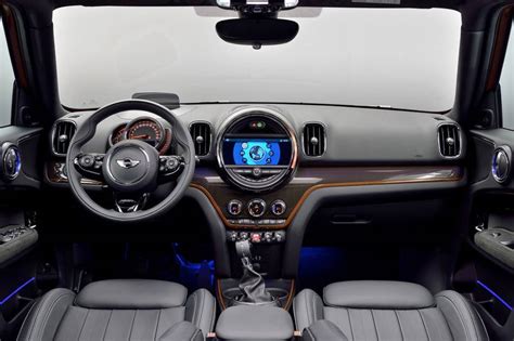 2020 MINI Countryman Pictures - 168 Photos | Edmunds