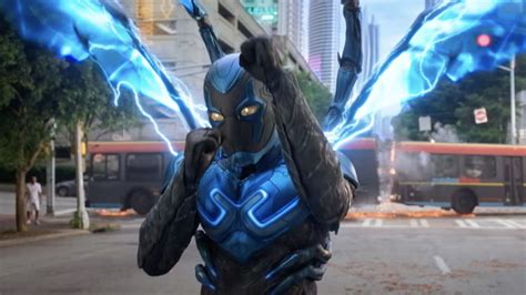 Blue Beetle: "Batman è fascista", la battuta di George Lopez nel trailer scatena la reazione dei fan