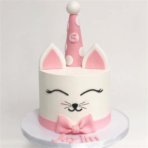 he cutest kitty cat cake by @sweet_die | Birthday cake for cat, Cat cake, Kitten cake
