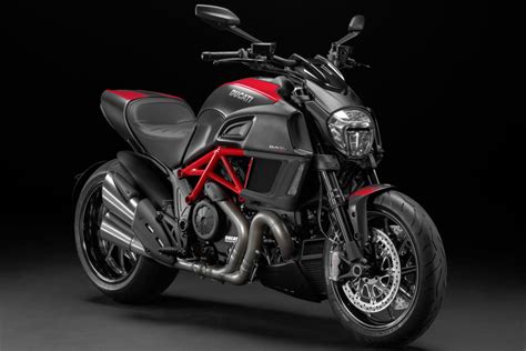 Ducati Diavel review - pictures | Auto Express