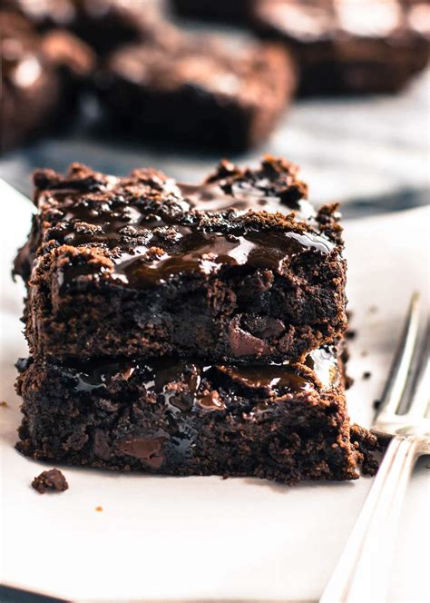 Dark Chocolate Caramel Brownies | paleo + vegan brownie recipe