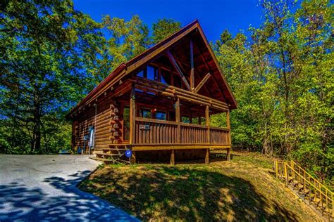 Smoky Mountain Cabins for Rent in Gatlinburg and Pigeon Forge TN | Smoky mountains cabins, Smoky ...