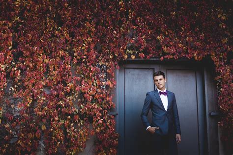 English Inn Wedding Infused with Fall Colours on Vancouver Island