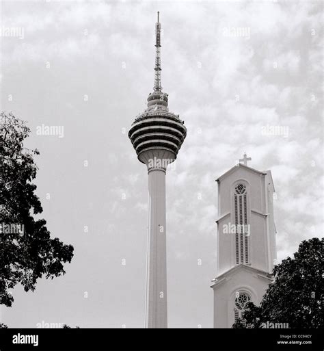 Sky menara hi-res stock photography and images - Alamy