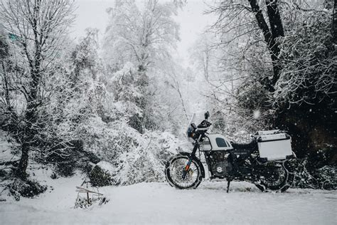 2020 KTM 250 Adventure Vs. Royal Enfield Himalayan BS6 – Specification ...