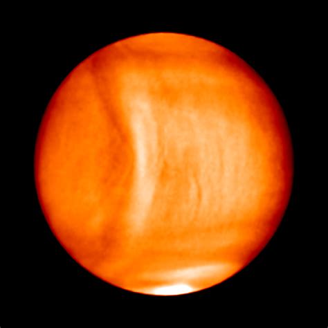 Venus: Giant gravity wave discovered in atmosphere