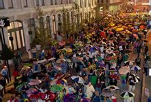 Largest umbrella dance: Galveston sets world record (Video)