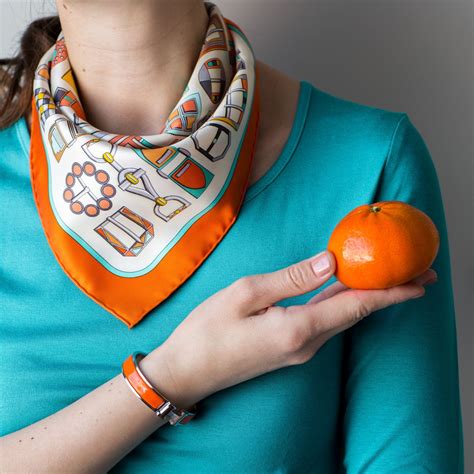 A blog where I share my passion for Hermes scarves Silk Scarf Style, Silk Neck Scarf, Ways To ...