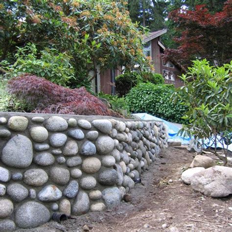 10 Natural Rock Garden Walls | Jardín con piedras, Muros de jardin ...