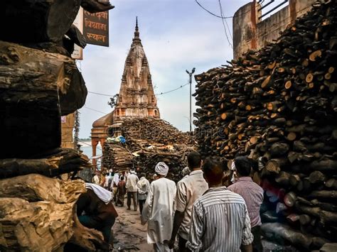 Varanasi cremation ghat editorial image. Image of prayer - 8342045