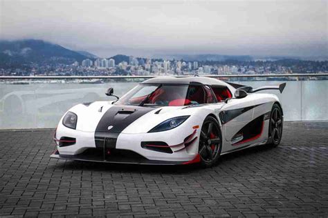 Koenigsegg Agera RS: Review of The Fastest Car in the World
