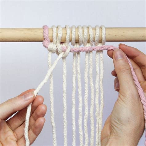 How to Macrame the Double Half Hitch