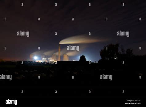 Eggborough Power Station at night Stock Photo - Alamy