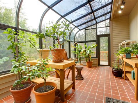 What Is A Lean-To Greenhouse: How To Build Your Own Lean-To Greenhouse