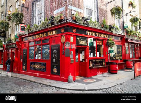 the temple bar pub Dublin Republic of Ireland Europe Stock Photo - Alamy