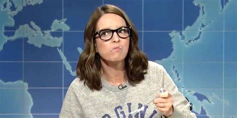 SNL: Tina Fey eats sheetcake on Weekend Update | EW.com