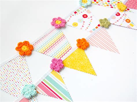 hopscotch lane: Paper Bunting and a Simple Crochet Flower Pattern