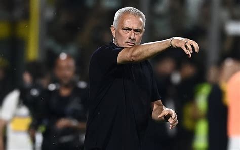 Roma, Mourinho: "Dobbiamo essere più cinici. Nel primo tempo siamo stati passivi"