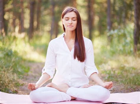 11 Surprising Benefits of Meditation | Organic Facts