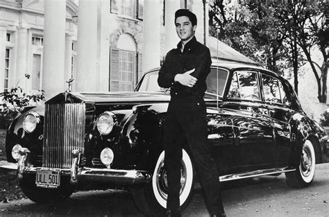 Elvis Presley Fans Gather at Graceland to Remember His Death 42 Years Ago