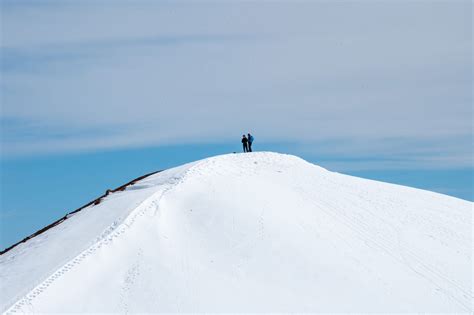 How two men ascended Earth’s tallest mountain in Hawaii