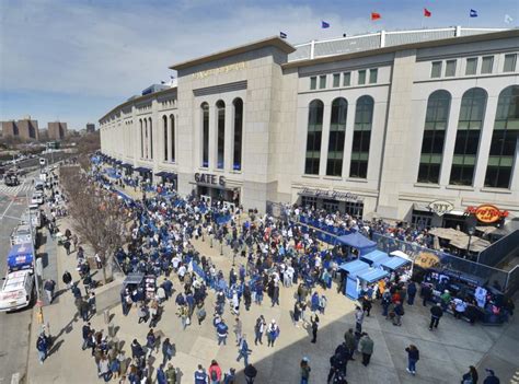 Getting to Yankee Stadium On Public Transit