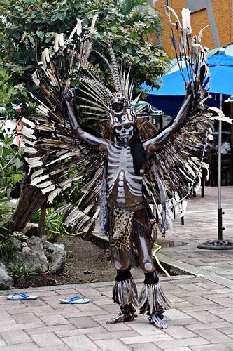 Mayan Costume | A Mayan standing outside the Tulum ruins, in… | Flickr