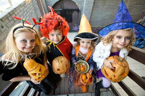 Eight tips for surviving Halloween with younger kids - Ripped Jeans & Bifocals