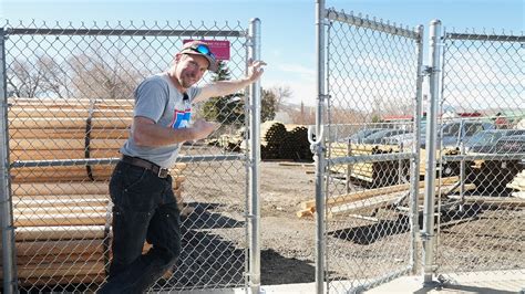 How To Attach A Gate To A Chain Link Fence - FenceUniverse