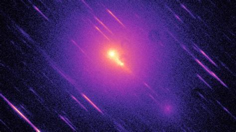 A huge ‘alien’ comet hurtled toward the sun — see what happened next ...