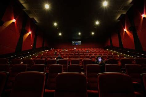 AMC to price movie tickets based on seating | Reuters