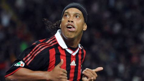 Recalling Ronaldinho’s AC Milan last stand, when he made us smile again