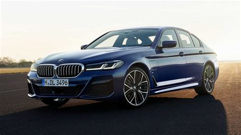 BMW 520i Mild Hybrid specs, 0-60, quarter mile - FastestLaps.com