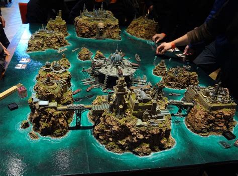 Warhammer 40k game board, truly beautiful table to play on. Fighting on ...