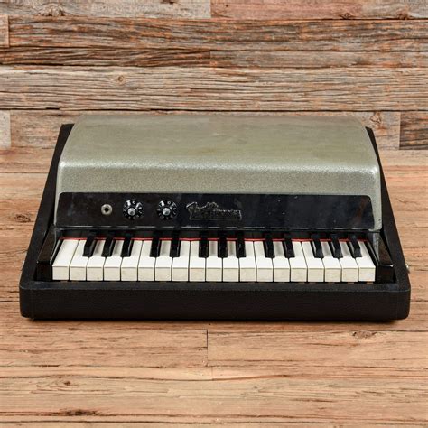 Fender Rhodes Piano Bass Silver 1960 – Chicago Music Exchange