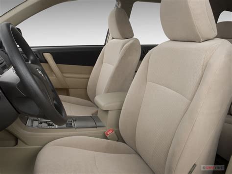 2010 Toyota Highlander: 11 Interior Photos | U.S. News