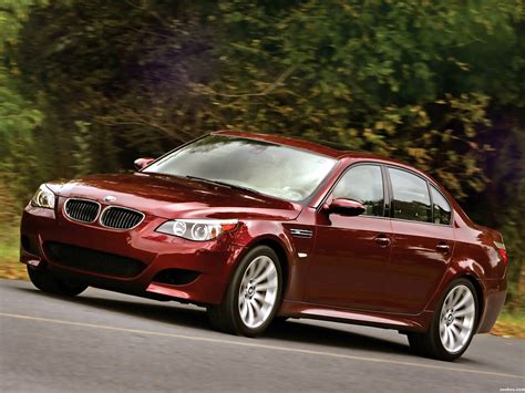 Fotos de BMW M5 Sedan USA E60 2004