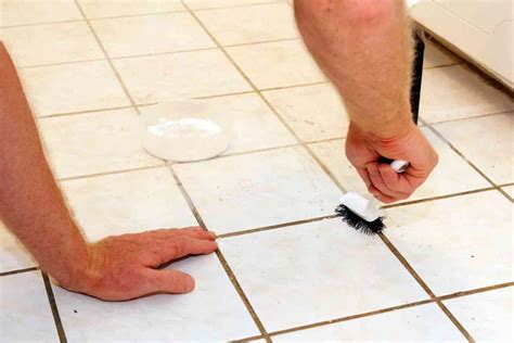 How To Paint Grout Lines (4 Easy Steps)