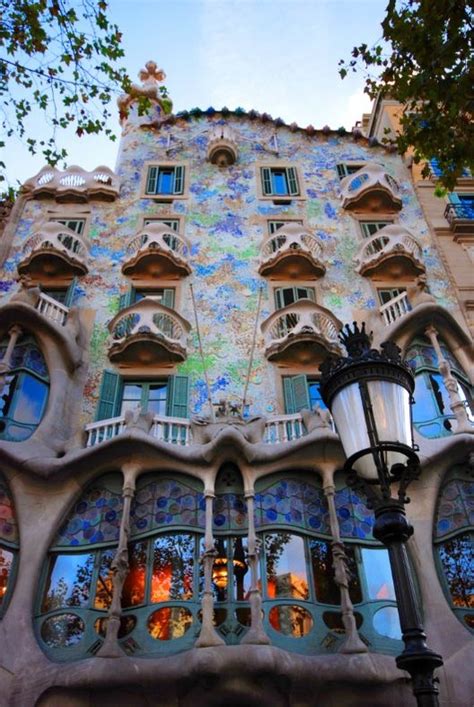 A Gaudí Guide to Barcelona | ArchDaily