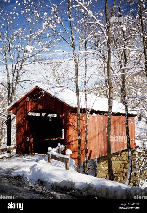 Vermont covered bridge in winter Stock Photo - Alamy