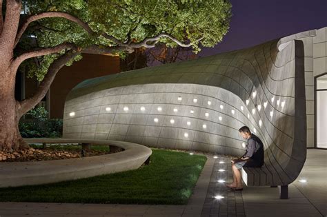 This Serene Outdoor Sanctuary Has Sculptural Concrete Seating