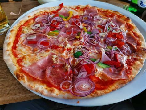 Wo gibt es die beste Pizza in Hamburg? Luigi's im Portugiesenviertel und das ÜberQuell habe ich ...