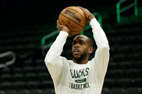 Milwaukee Bucks: Why Isn't Khris Middleton Playing and When Will He ...