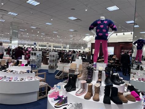 VON MAUR - Updated December 2024 - 14 Photos - 36 W Towne Mall, Madison, Wisconsin - Men's ...