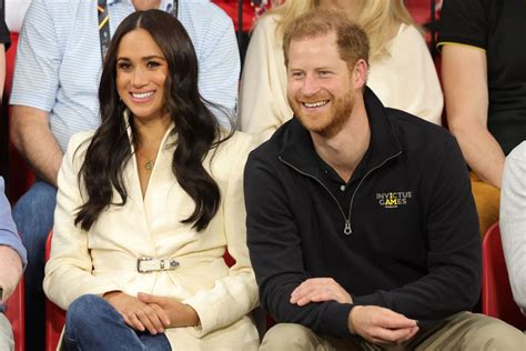 Harry and Meghan keep low profile at Queen’s Jubilee parade - GG2