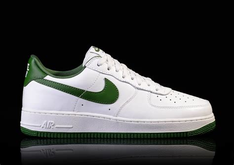 NIKE AIR FORCE 1 LOW RETRO FOREST GREEN price €105.00 | Basketzone.net