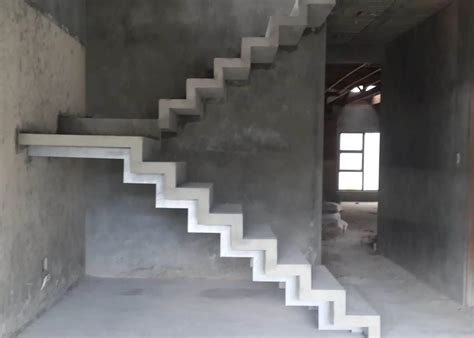 Dog Legged Staircase: 5 Requirements & Advantages