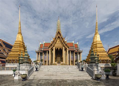 Wat Phra Kaew - Temple of the Emerald Buddha (Illustration) - World ...