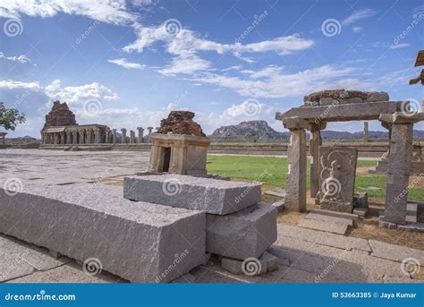 Stone Chariot. Chariot in the Vittalla Temple in Hampi Stock Image - Image of statues ...